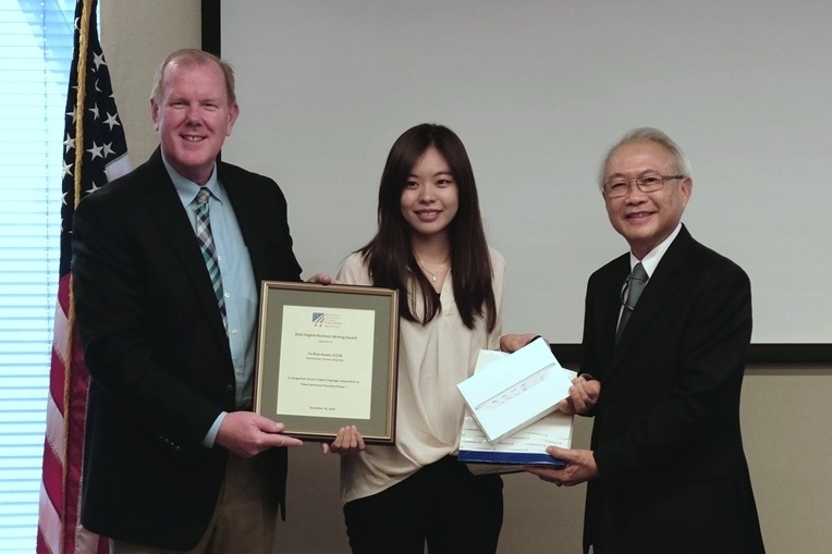 AIT商業寫作競賽 中山2學生獲優勝(另開新視窗/jpg檔)圖片