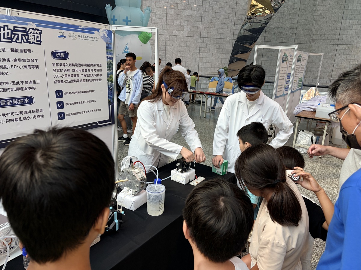攤位活動，海水到純水燃料電池示範(另開新視窗/jpg檔)圖片