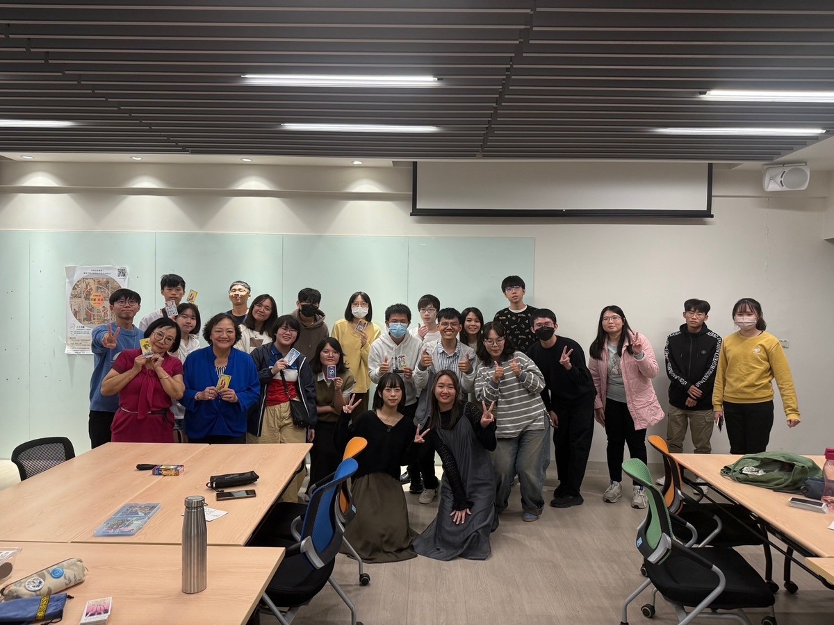 「初見塔羅，再見自己」系列工作坊「心理塔羅」場次課程合影(另開新視窗/jpg檔)圖片