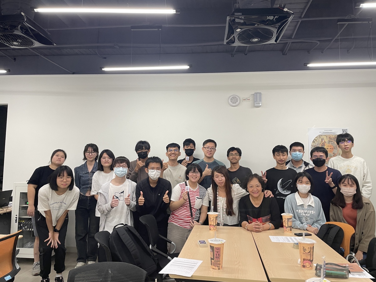 「初見塔羅，再見自己」系列工作坊「占卜塔羅」場次課程合影(另開新視窗/jpg檔)圖片