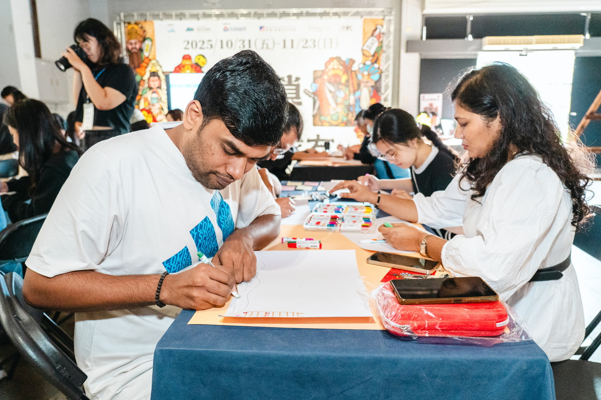 參與民眾認真投入(另開新視窗/jpg檔)圖片