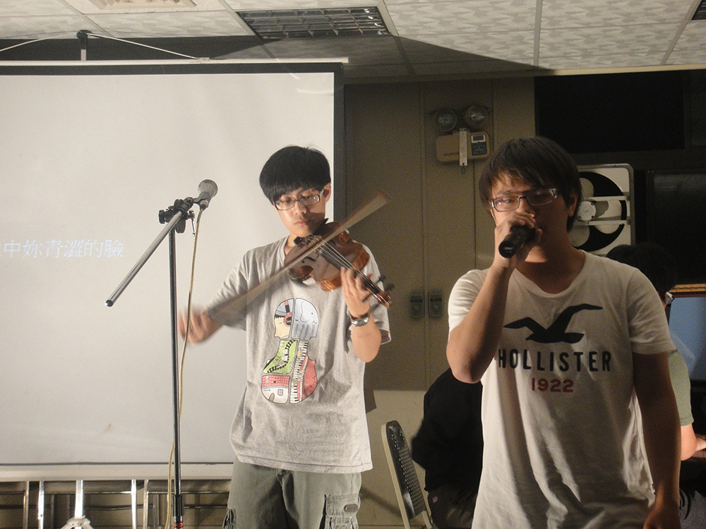 演奏現場〈那些年〉(另開新視窗/jpg檔)圖片