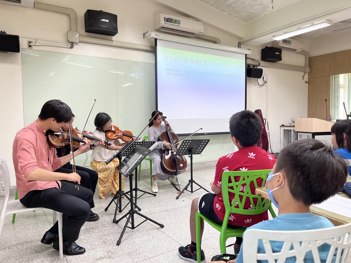 「藝起童樂」團隊演奏(另開新視窗/jpg檔)圖片