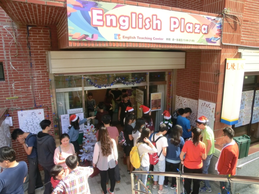 English Plaza耶誕週 聖誕老人凌波舞high翻全場(另開新視窗/jpg檔)圖片