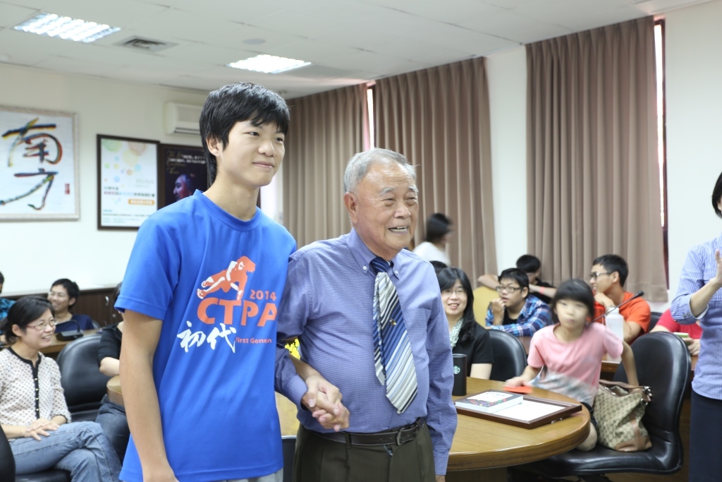 社會所蔡牧霖合影(另開新視窗/jpg檔)圖片