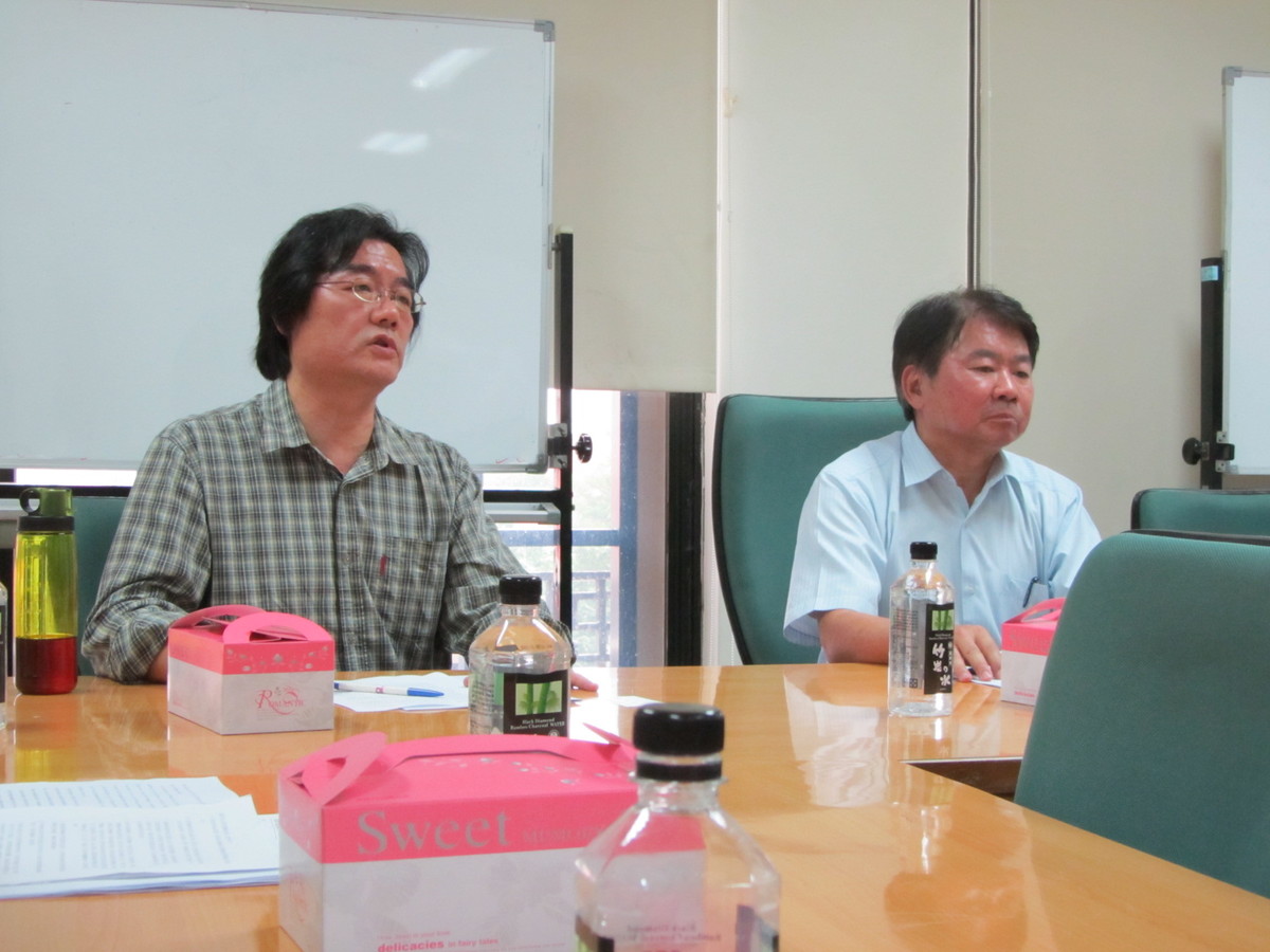 左為裴家騏教授、右為副總務長周明顯(另開新視窗/jpg檔)圖片