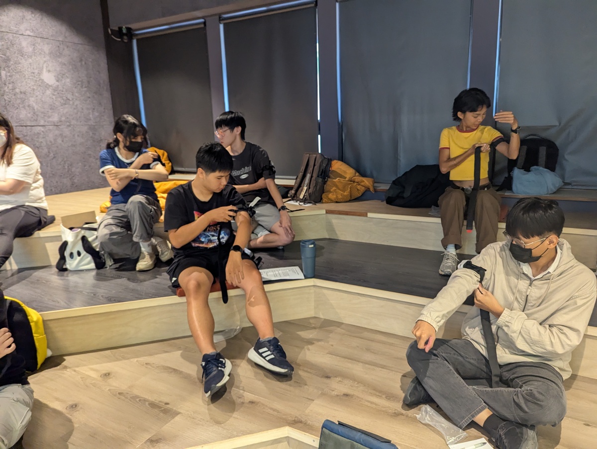 參與學員實際操作CAT戰術止血帶(另開新視窗/jpg檔)圖片