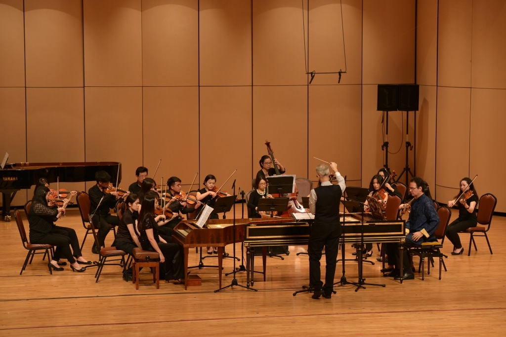 巴洛克樂團「三人行不行」校慶音樂會  桑磊栢贈曲《迎向未來》(另開新視窗/jpg檔)圖片
