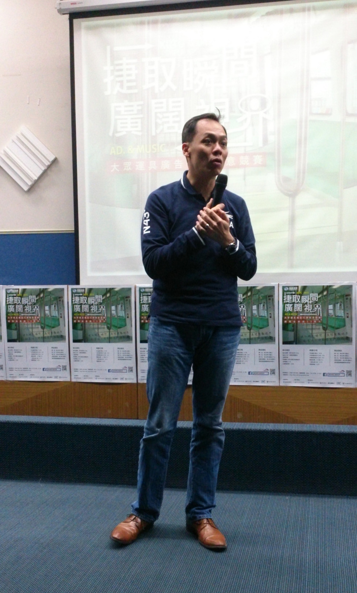 高雄捷運石耀誠經理到說明會現場勉勵參賽者(另開新視窗/jpg檔)圖片