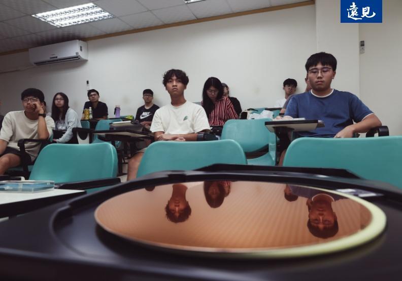 在台積電的支持下，陽明交大、中山大學等在半導體人才培育上至關重要的學府，於2026年暑假推出半導體專項課程。圖為中山大學。黃菁慧攝(另開新視窗/jpg檔)圖片