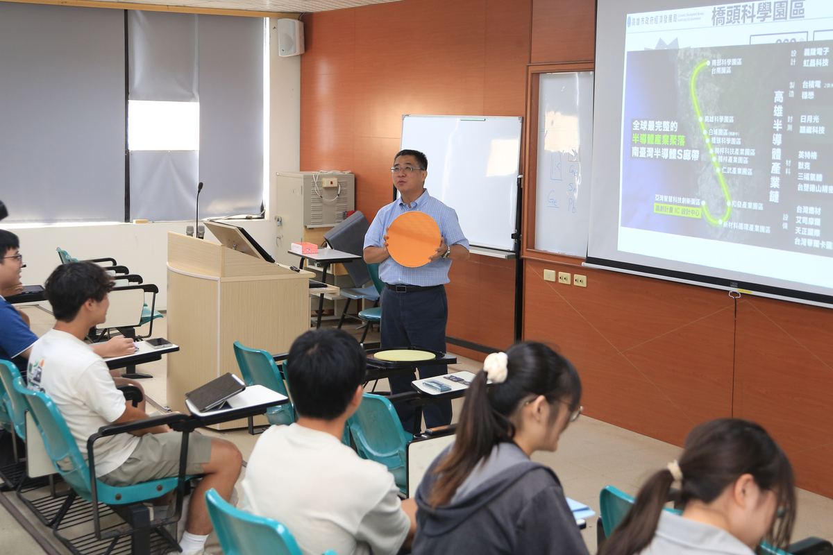 「半導體製程導論」課程由機電系林哲信教授授課(另開新視窗/jpg檔)圖片
