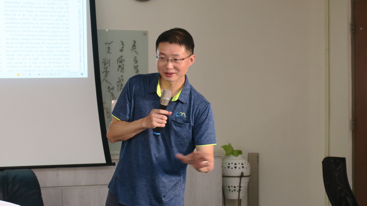 中山大學社會科學院院長邱文彬分享「行為科學的前瞻性研究回顧」(另開新視窗/jpg檔)圖片