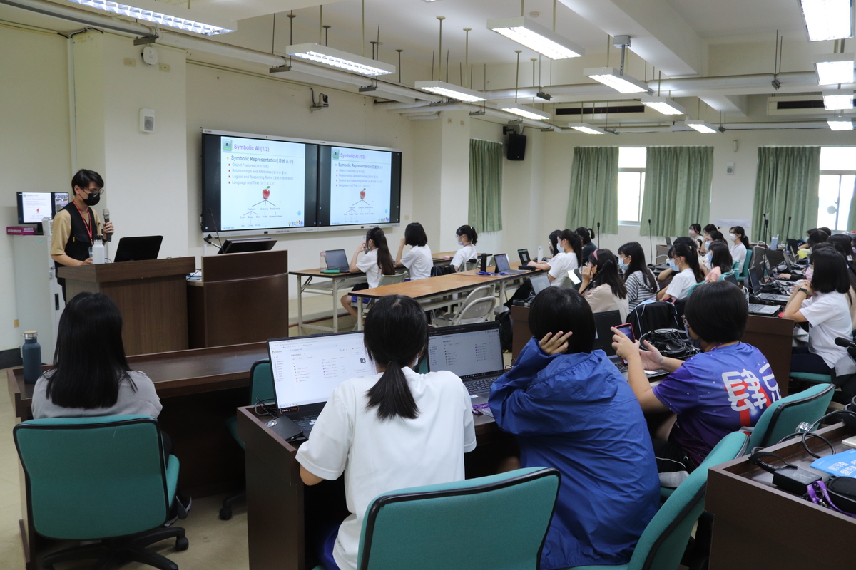 謝東佑副教授可測及可靠系統實驗室團隊講授人工智慧系列講座(另開新視窗/jpg檔)圖片