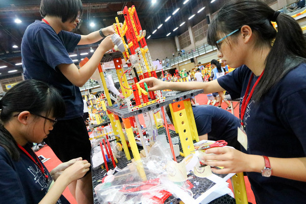 世界機關王大賽 逾200隊齊聚中山大學較勁(另開新視窗/jpg檔)圖片
