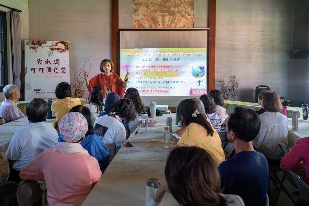 國立中山大學氣膠科學研究中心舉辦「食永續‧可可傳送愛」工作坊，從可可導引參與者連結土地、文化及身心感知。(另開新視窗/jpg檔)圖片
