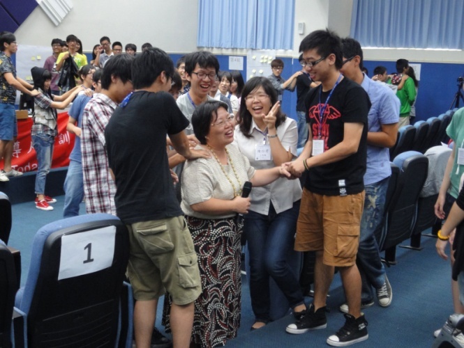 葉雯霞博士與同學互動踴躍(另開新視窗/jpg檔)圖片