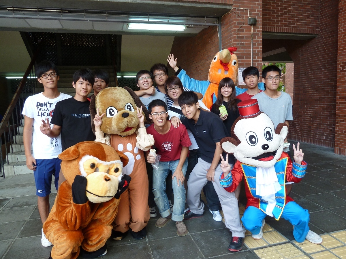 中山三寶吉祥物 校慶園遊會登場（教育廣播電台）(另開新視窗/jpg檔)圖片