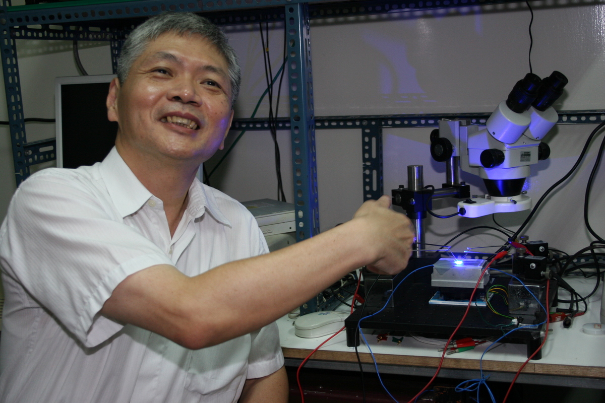 楊台發同時研發出電腦中央處理器的鑽石薄膜基板，協助電腦散熱降溫，預計未來開發後，商機無限(另開新視窗/jpg檔)圖片