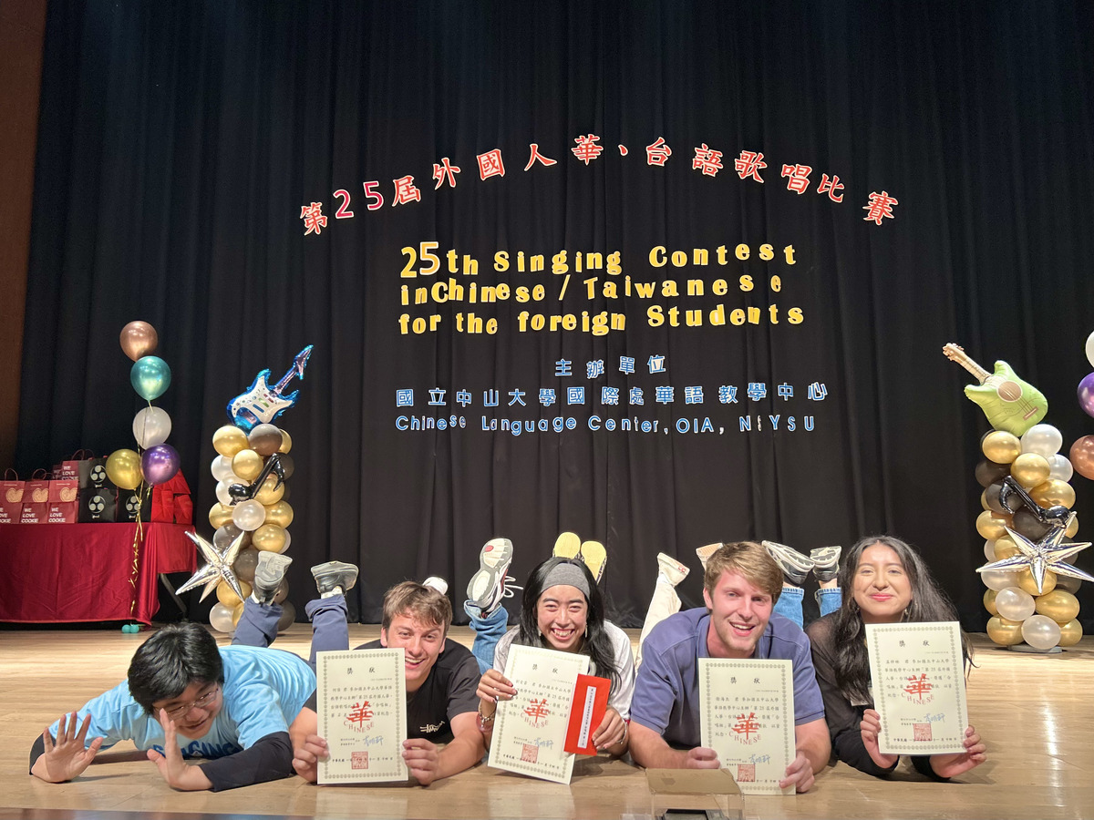 外國人華台語歌唱比賽歡慶25週年　中山大學11國選手同台飆歌(另開新視窗/jpg檔)圖片