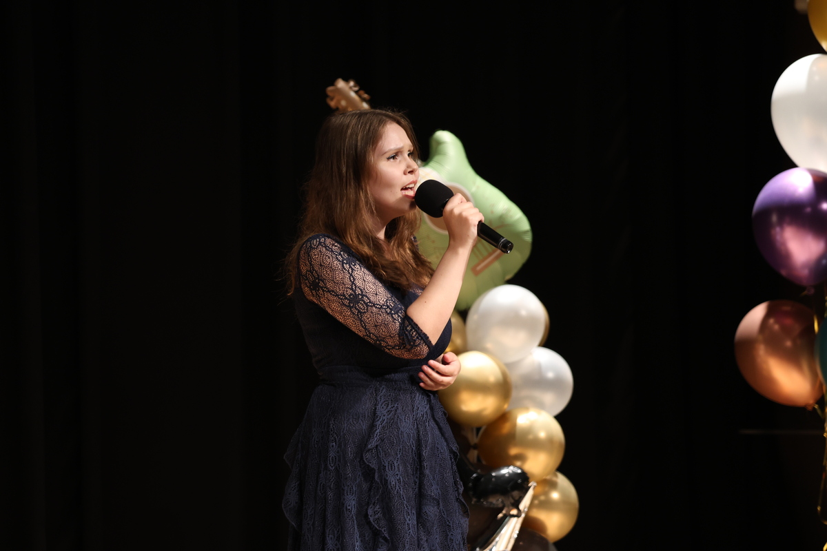 獨唱組冠軍 波蘭 高瑾怡 歌唱技巧深厚 高亢女聲重新演繹伍佰《淚橋》(另開新視窗/jpg檔)圖片