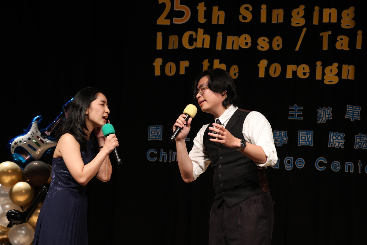 張力舞台獲對唱組冠軍 越南 陳越和、段女玄莊《看著我的眼睛說》(另開新視窗/jpg檔)圖片