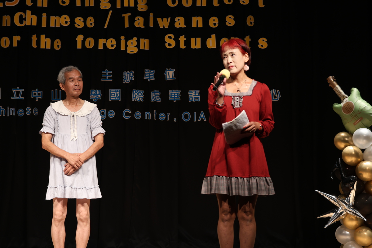 日本 清野美佐與家人逗趣扮相合唱《愛你》得最佳效果獎(另開新視窗/jpg檔)圖片