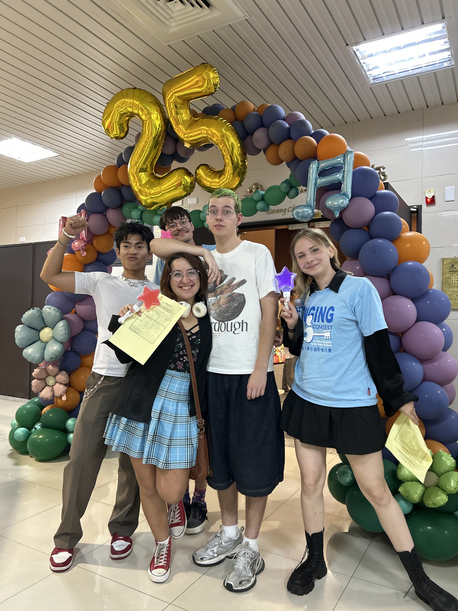 外籍學生親友團前來觀賽加油(另開新視窗/jpg檔)圖片