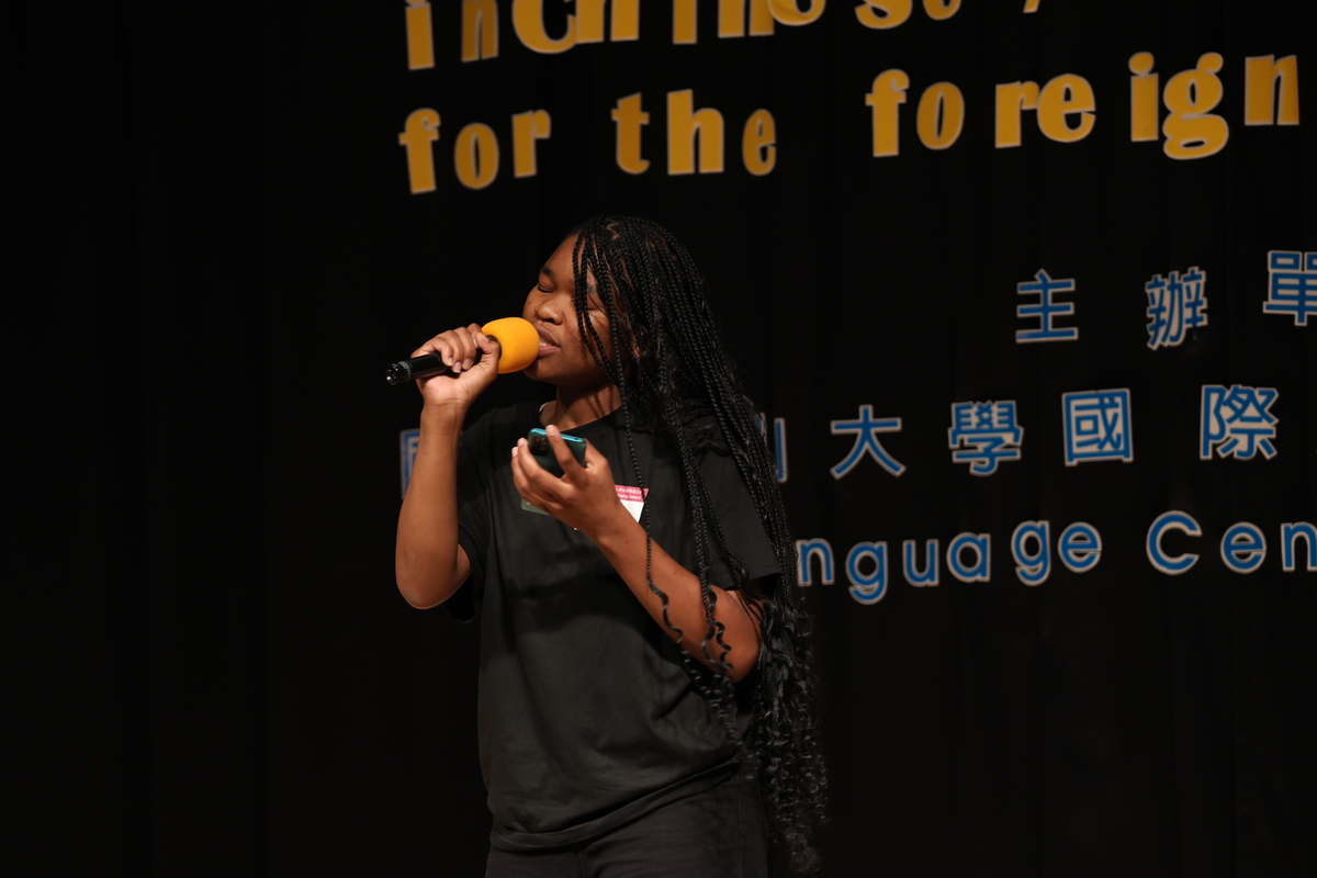 史瓦帝尼 杜筆芙《玫瑰少年》(另開新視窗/jpg檔)圖片