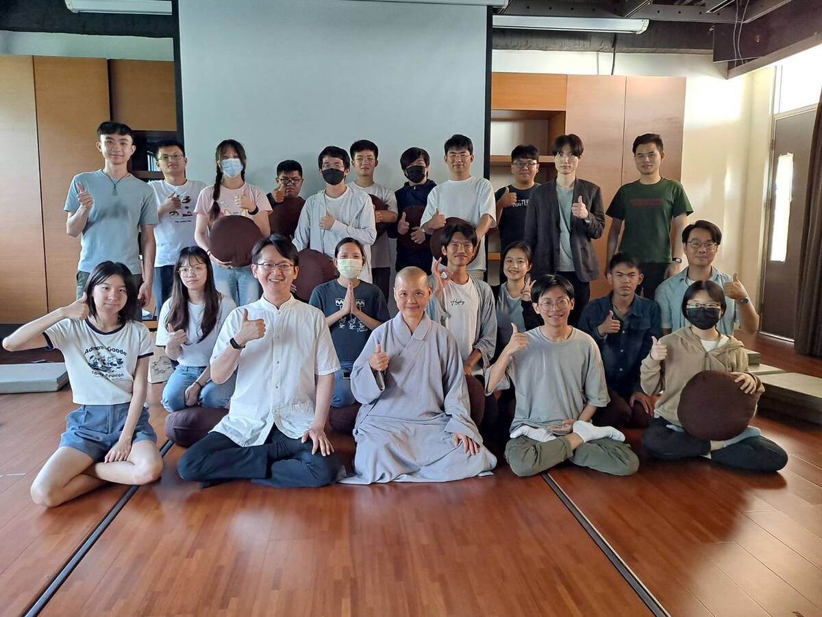 「禪修之旅開步走」講座合影(另開新視窗/jpg檔)圖片