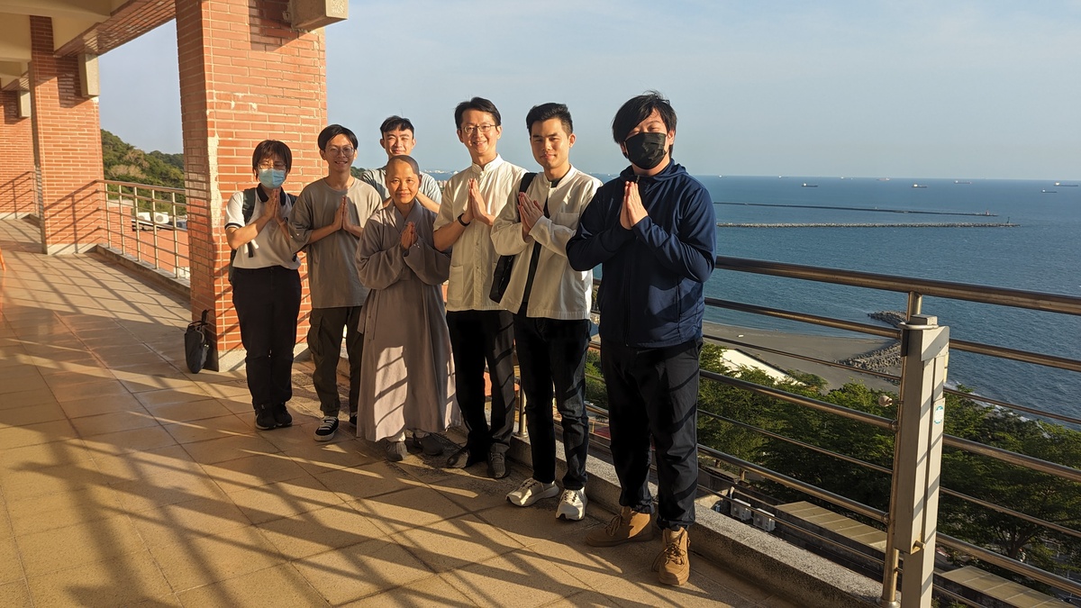 與師生合影(另開新視窗/jpg檔)圖片