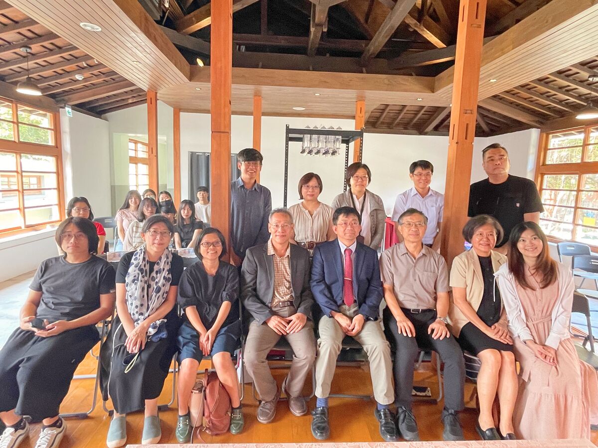 中山大學藝文雙聯展開幕式合影(另開新視窗/jpg檔)圖片