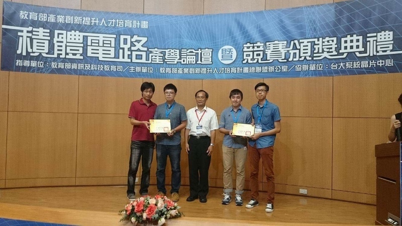 （由左至右）電機工程研究所博二生侯宗佑、蔡宗毅與奇景光電技術長蔡志忠合影(另開新視窗/jpg檔)圖片