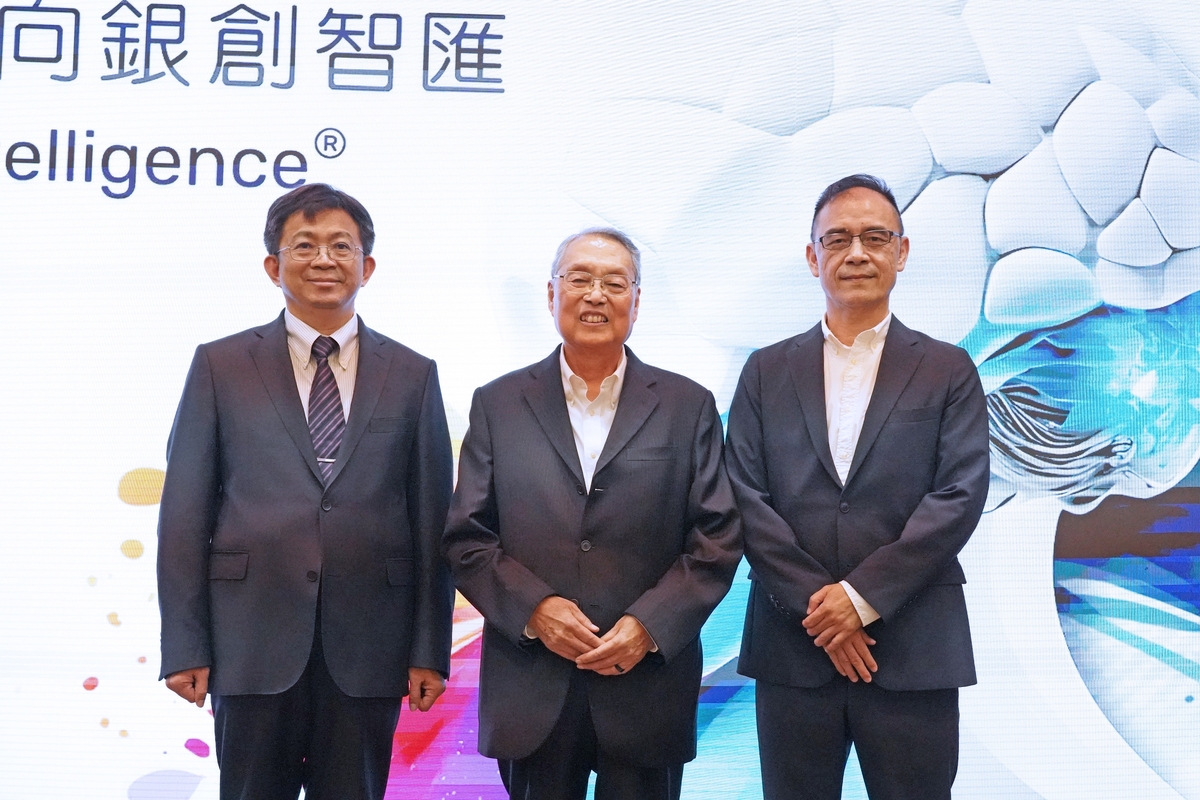 左起中山大學李志鵬校長、TICA施振榮董事長、西灣學院王宏仁院長(另開新視窗/jpg檔)圖片