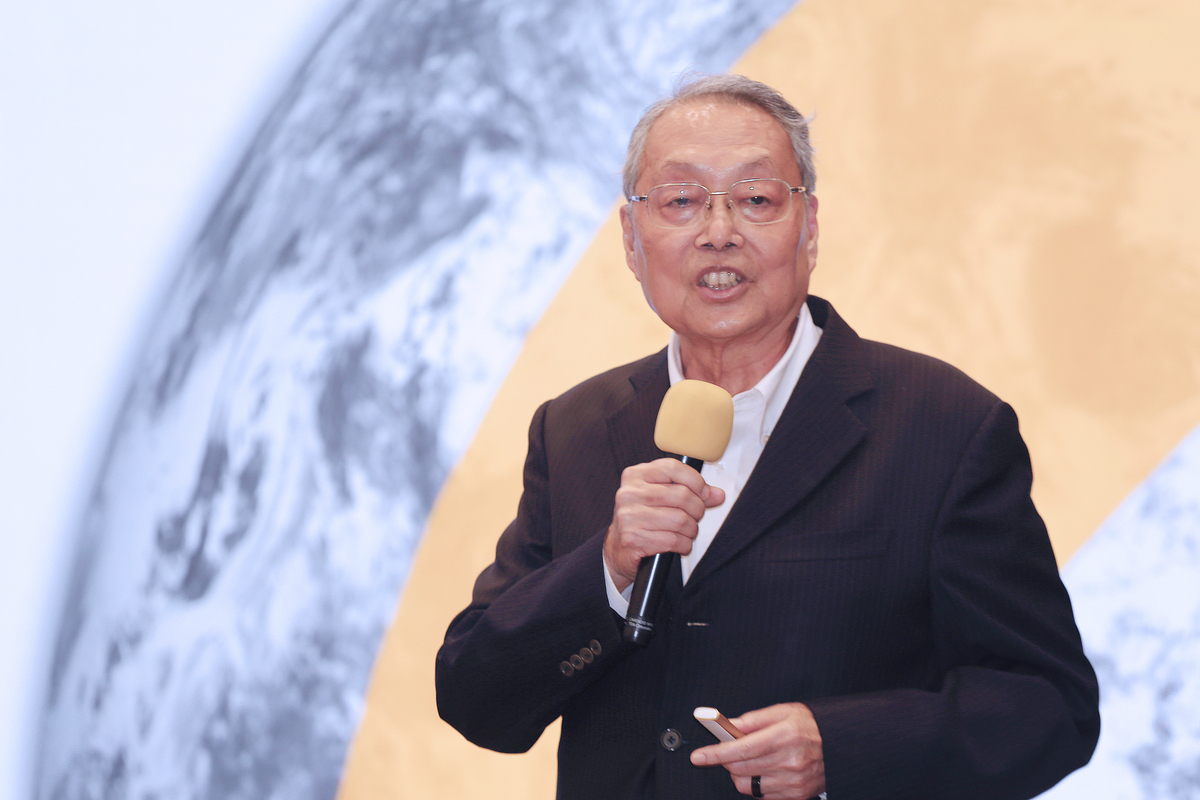 施振榮（Stan Shih）為宏碁集團創辦人，現任國際創新長壽社企公司（TICA）董事長，獲英國國家長壽創新研究中心（NICA）頒發「全球智壽大使」。(另開新視窗/jpg檔)圖片