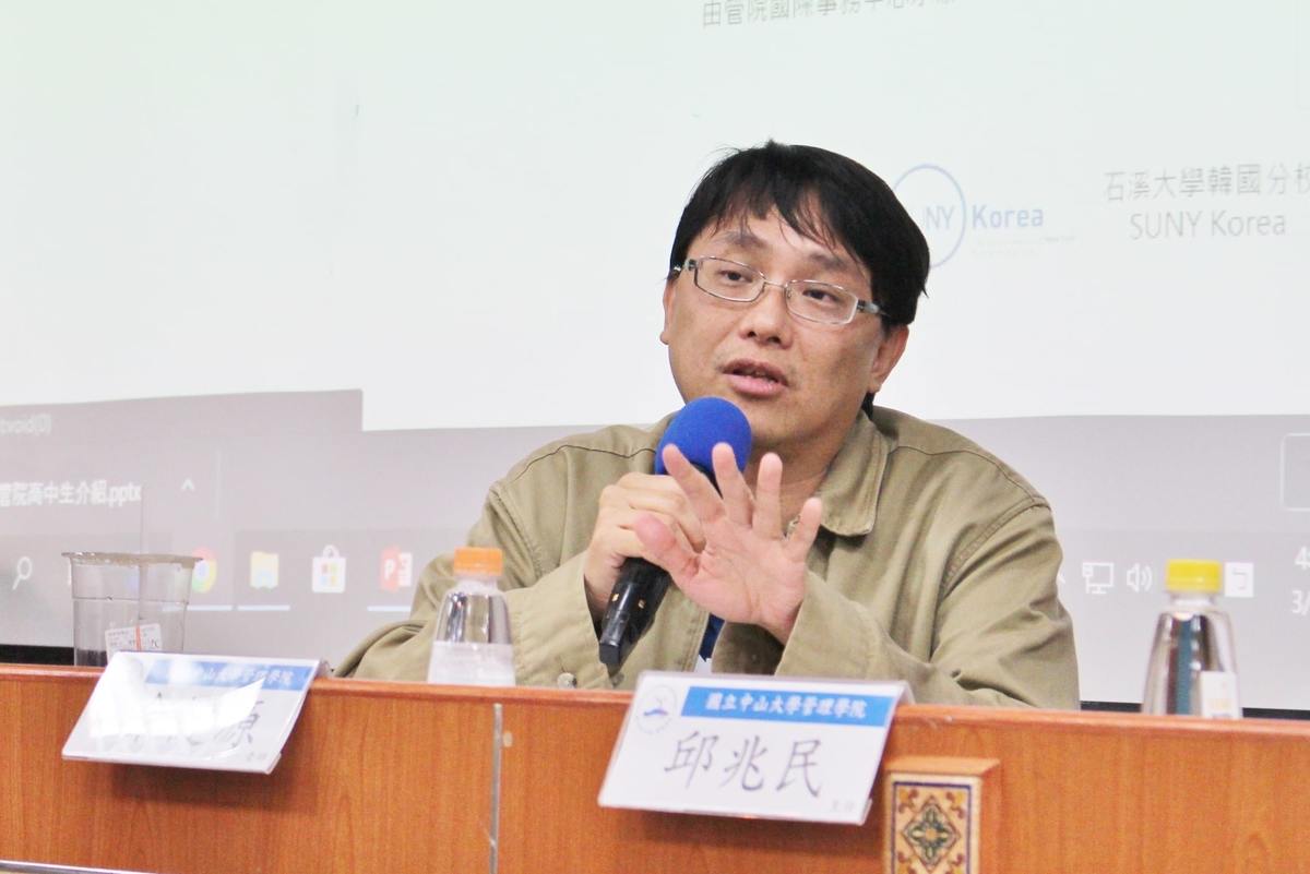 企管系佘健源助理教授傳授學子面試技巧(另開新視窗/jpg檔)圖片