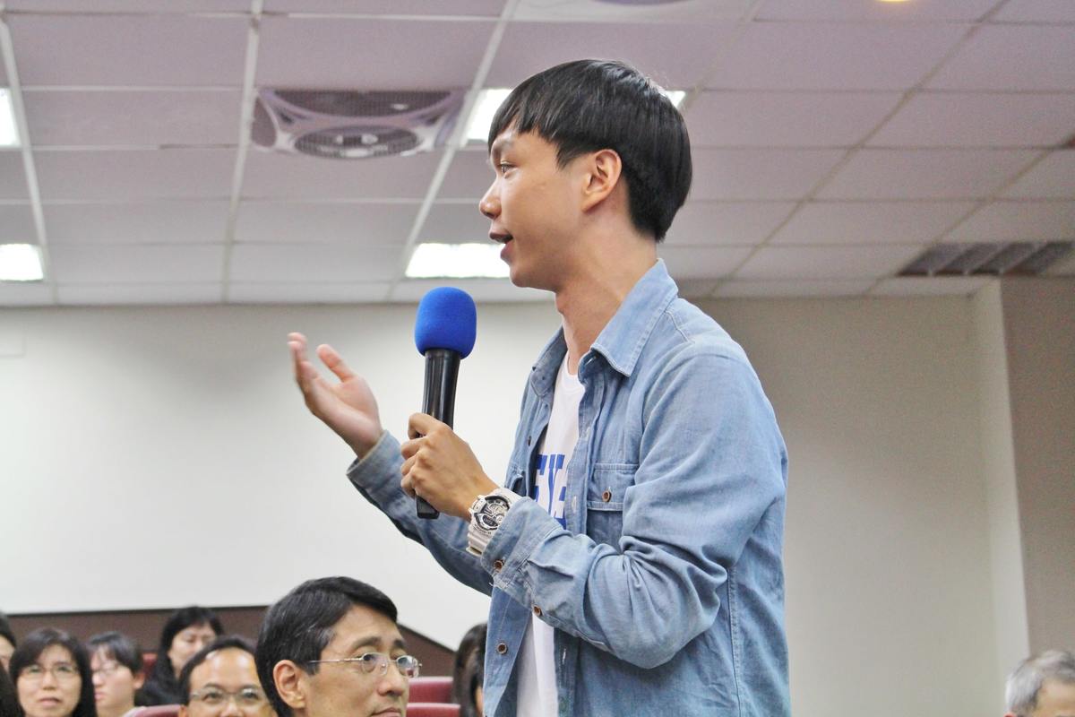 企管系學生郭建賢介紹企管系(另開新視窗/jpg檔)圖片