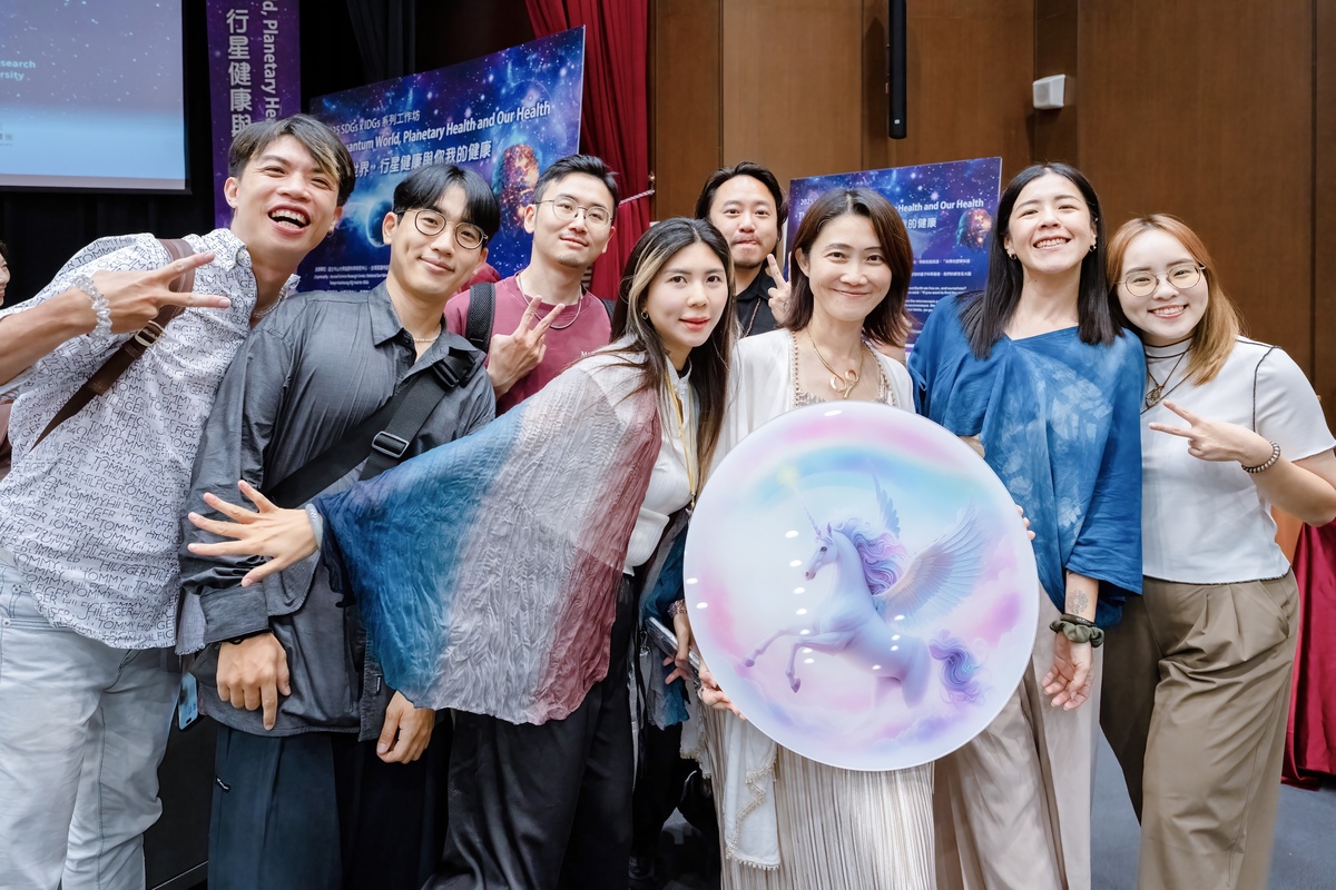 中山大學氣膠科研中心「量子的世界，行星健康與你我的健康」國際工作坊合影。(另開新視窗/jpg檔)圖片