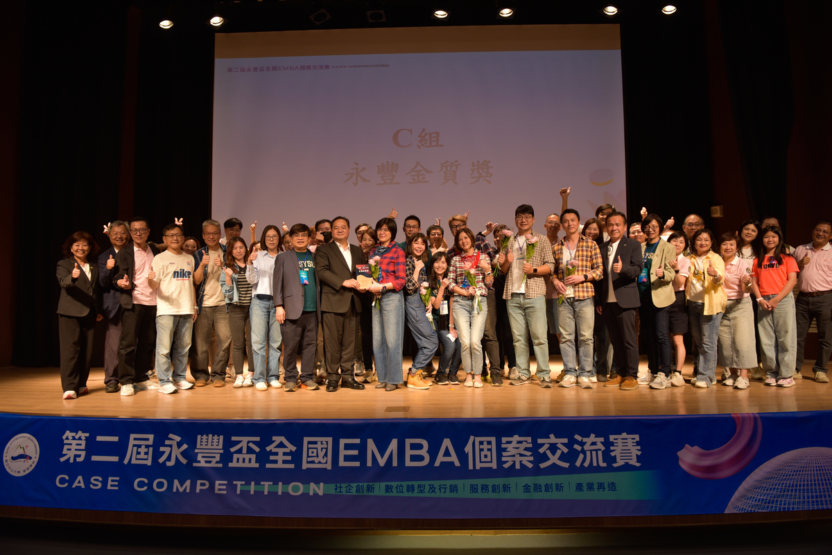 斬獲C組永豐金質獎的中山大學「燃志創新 Ignite Will隊」激動落淚，表示備賽過程雖然辛苦，但在師長指導與團隊磨合中收穫豐富，面對團隊中多元且優秀的意見，如何收斂共識、整合觀點，是備賽期間最重要的學習。(另開新視窗/jpg檔)圖片