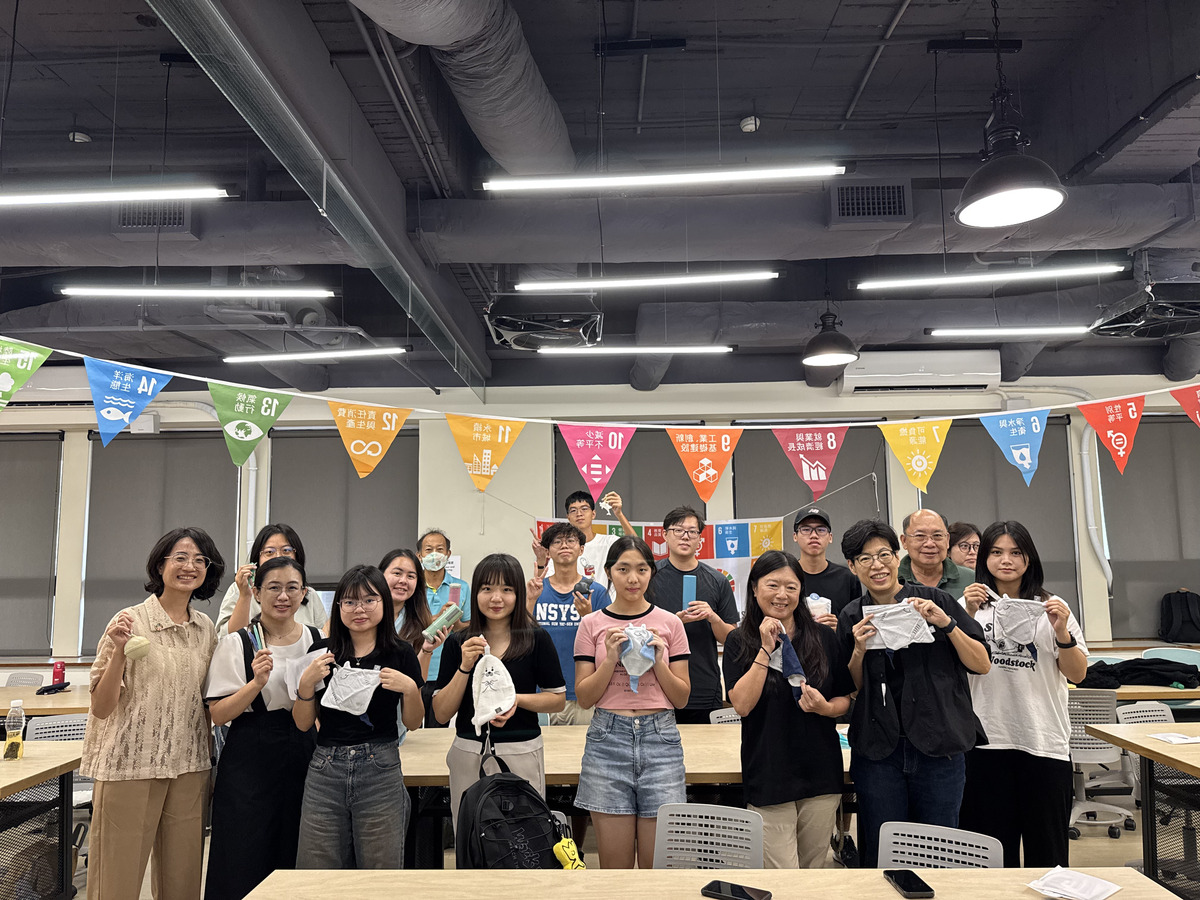 「Play for the Planet 海廢設計 」工作坊合影(另開新視窗/jpg檔)圖片