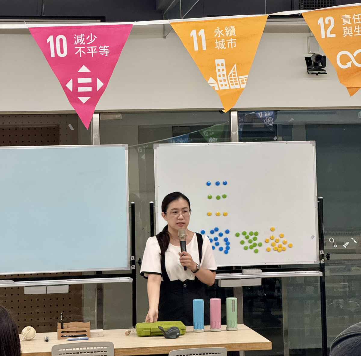 塑膠中心吳憶玲組長(另開新視窗/jpg檔)圖片