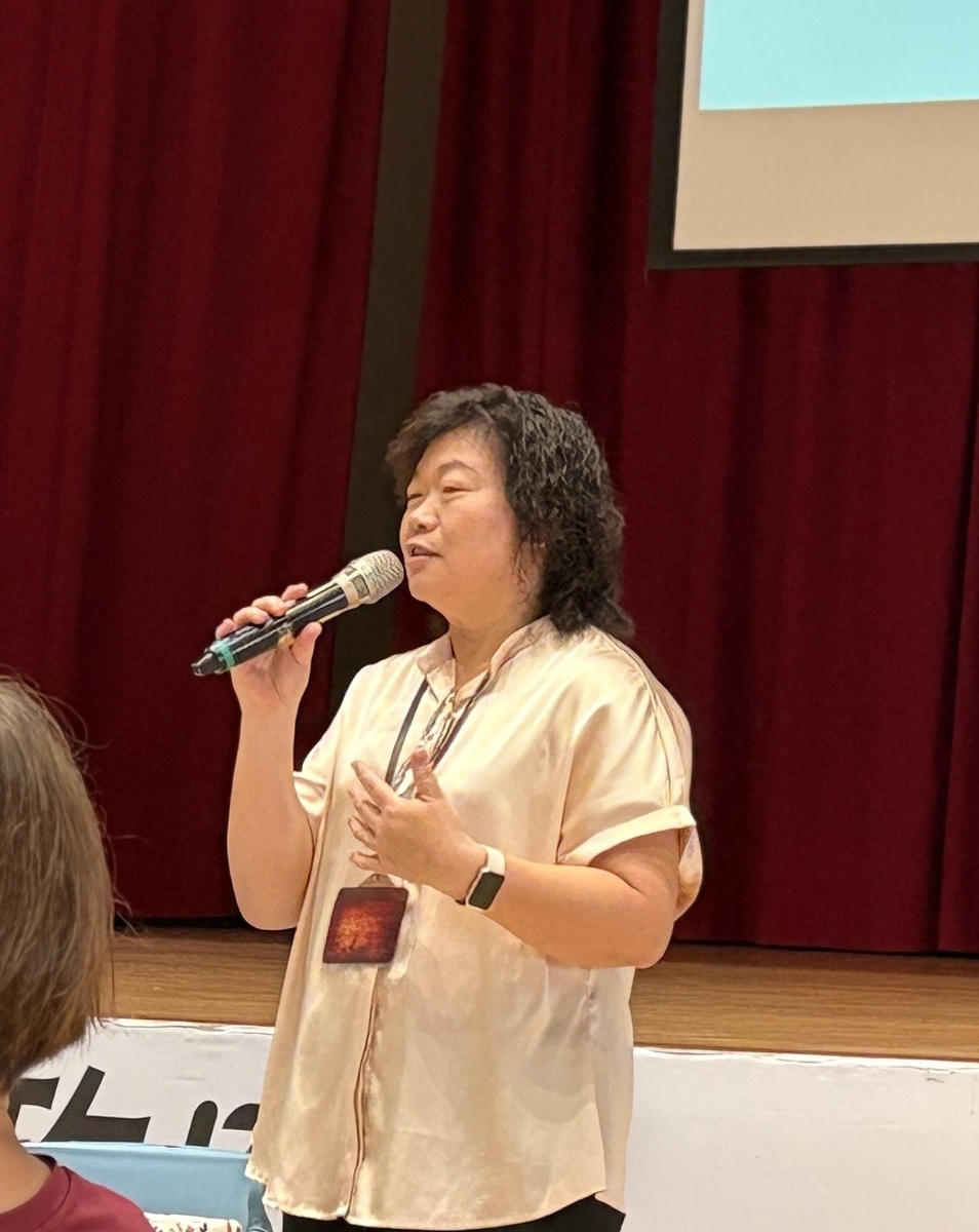 屏東縣政府人事處副處長林慧娟主持開場(另開新視窗/jpg檔)圖片