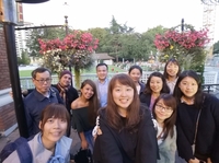 徐士傑主任及陳偉慶副主任代表管院關心學生(另開新視窗/jpg檔)圖片
