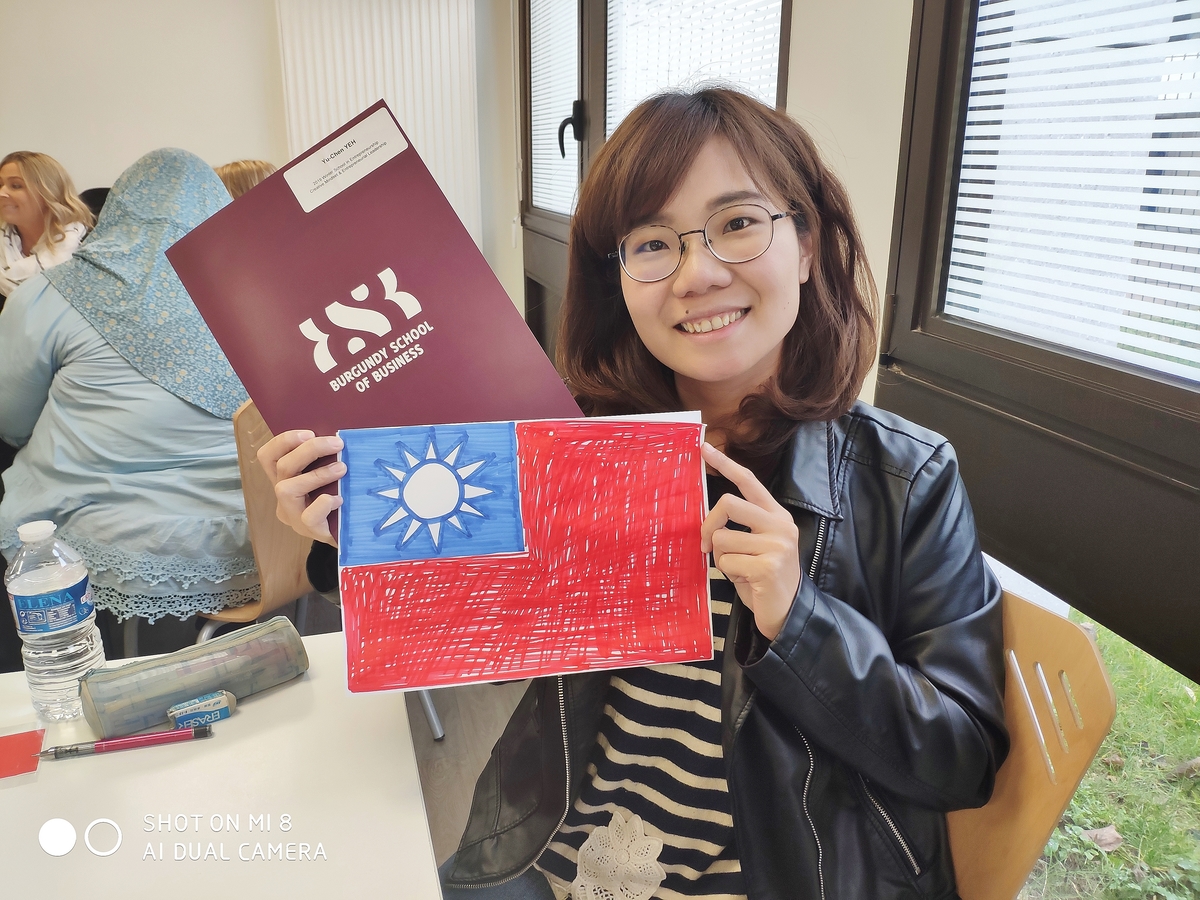 IBMBA葉侑貞繪製國旗向大家介紹台灣(另開新視窗/jpg檔)