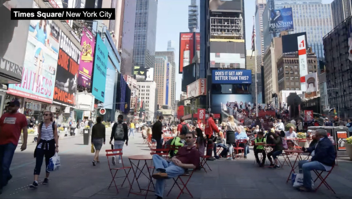 紐約時代廣場車道改為人行道案例（照片提供：侯志仁）(另開新視窗/jpg檔)