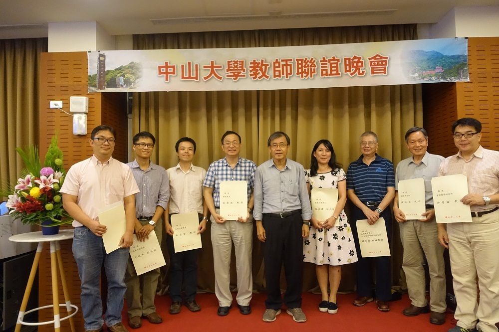 表揚服務滿10年資深優良教師(另開新視窗/jpg檔)圖片