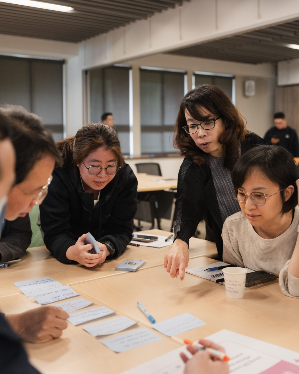 國立屏東大學大武山學院副教授廖宜虹引導學員進行小組討論(另開新視窗/jpg檔)圖片