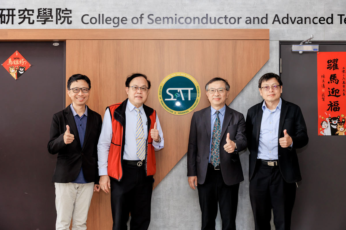 國立中山大學半導體及重點科技研究學院舉辦大師講座，左起創新半導體製造所王俊明所長、葉均蔚院士、李慶男主秘兼半導體學院代理院長、半導體學院李英杰副院長(另開新視窗/jpg檔)圖片