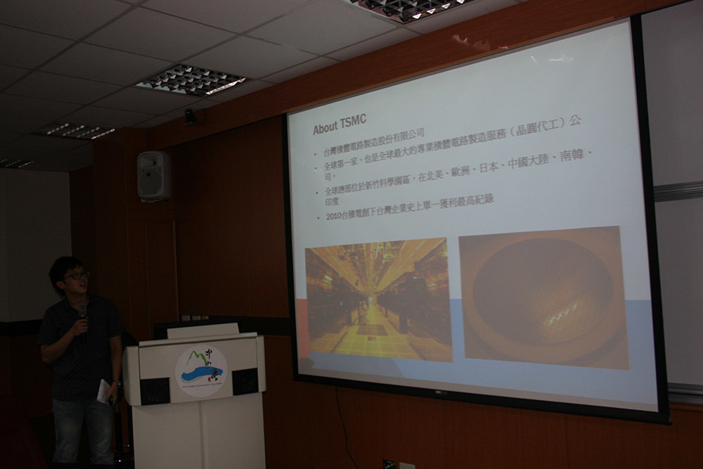 在台積電實習的財管大四林衡同學(另開新視窗/jpg檔)圖片