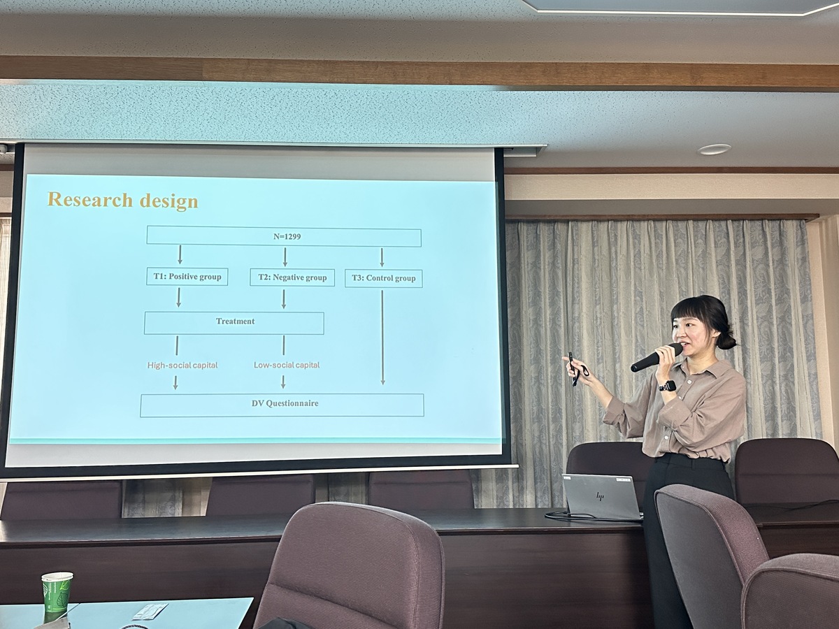 中山政治所碩博生於神戶大學發表論文。(另開新視窗/jpg檔)圖片