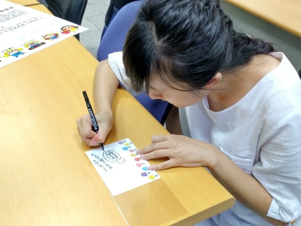 花大鼻小文青 插畫家黃玟菁來中山說「畫」(另開新視窗/jpg檔)圖片